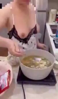 Anh ck quay clip vk lộ dú gửi anh em chí cốt chiêm ngưỡng